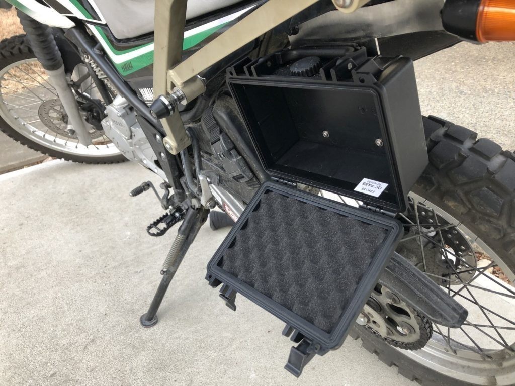 セロー250に自作ツールボックスを取付